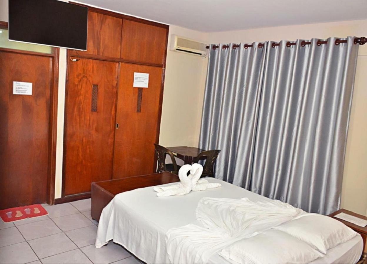 Hostal Ibiza ซานตาครูซเดอลาเซียร์รา ภายนอก รูปภาพ